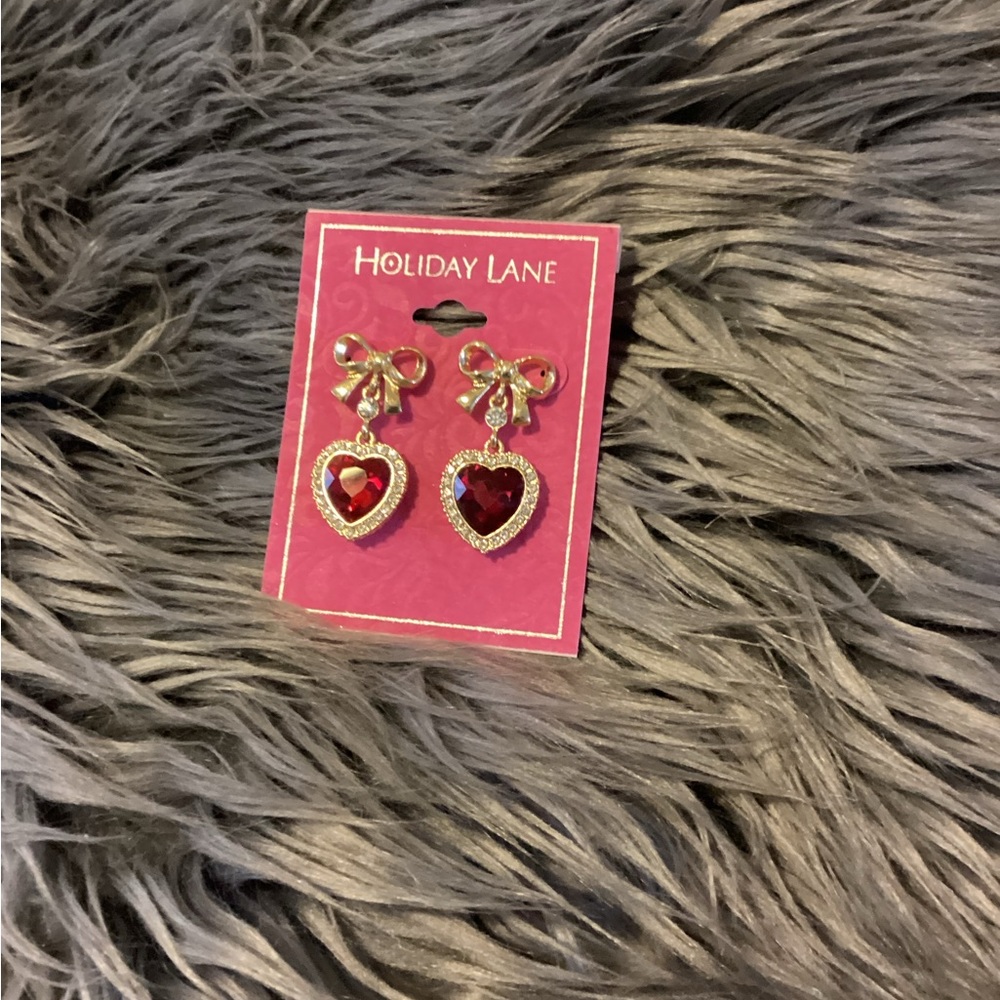 🚨Final Sale🚨!! NWT Holiday Lane Red Heart Crystal Earrings - Picture 2 of 2